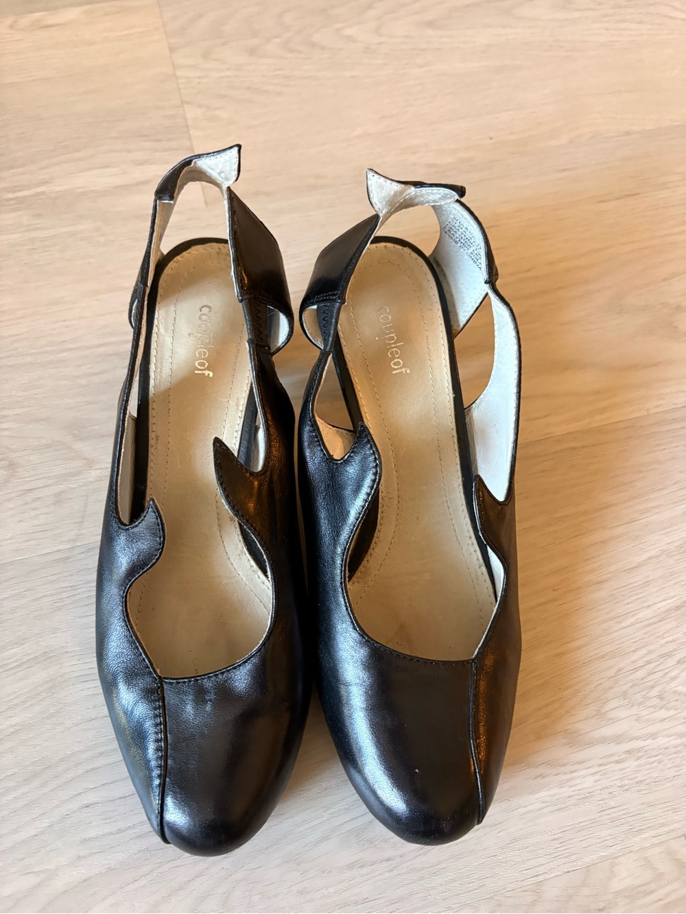 Unique Coupleof black leather dress shoes. - Picture 7 of 10